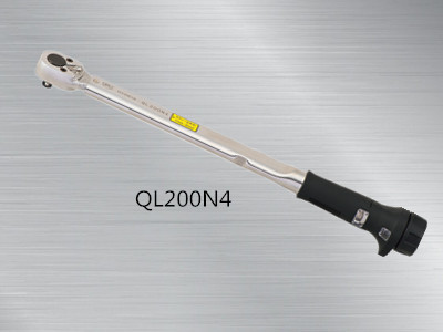 日本東日脫跳式扭力扳手QL200N4