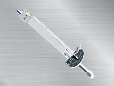 東日針盤式扭力扳手CSF7NX8D