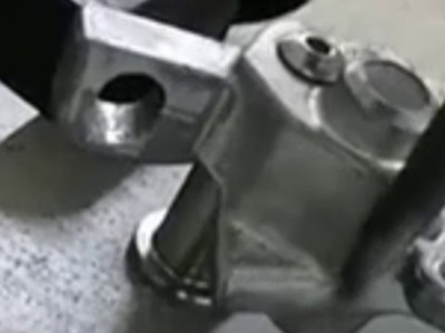 壓鑄鋁小毛刺手動銼不均勻，機械臂加裝RBZ浮動銼刀加工效果好