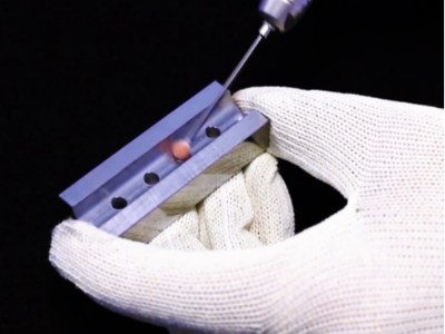 工件深孔內(nèi)2mm交叉孔毛刺,150mm長(zhǎng)銳必克研磨棒