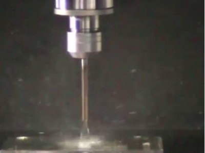 深孔堵孔難問題：大扭矩中心出水主軸解決方案