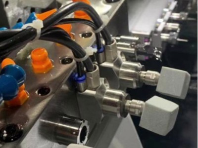 津上S205A走心機背軸鉆孔，背軸加裝2支8萬轉高頻銑