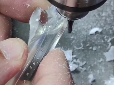 塑料件切1mm厚水口，RBZ30浮動(dòng)主軸高速銑削