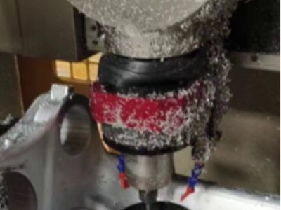 鋁壓鑄件2mm邊緣毛刺打磨平面，RBZ62浮動(dòng)主軸提高效率