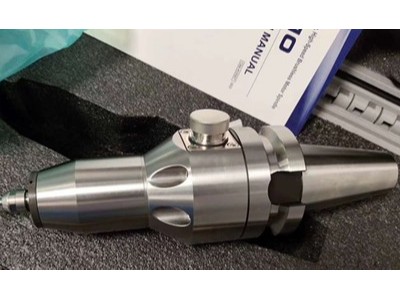 熔噴布噴絲板的微孔是由NAKANISHI高速主軸鉆出來