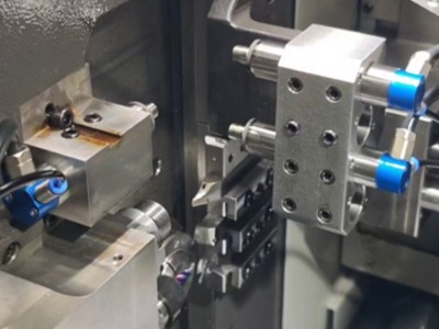 津上走心機加裝一拖三高頻銑，一次裝夾完成多道工序精密加工