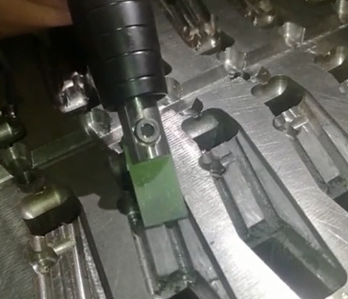 超聲波打磨機研磨表面