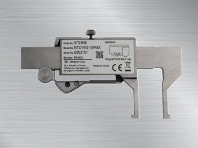 日本內凹槽型數顯卡尺